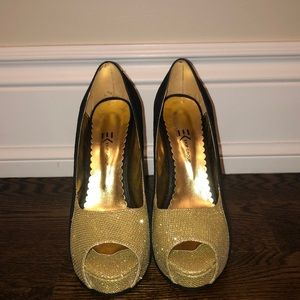 Women’s shoes size 8